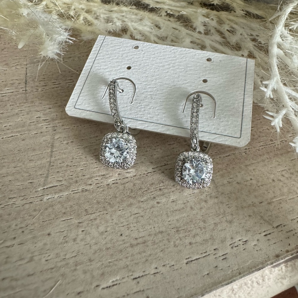 Elegant square drop earrings